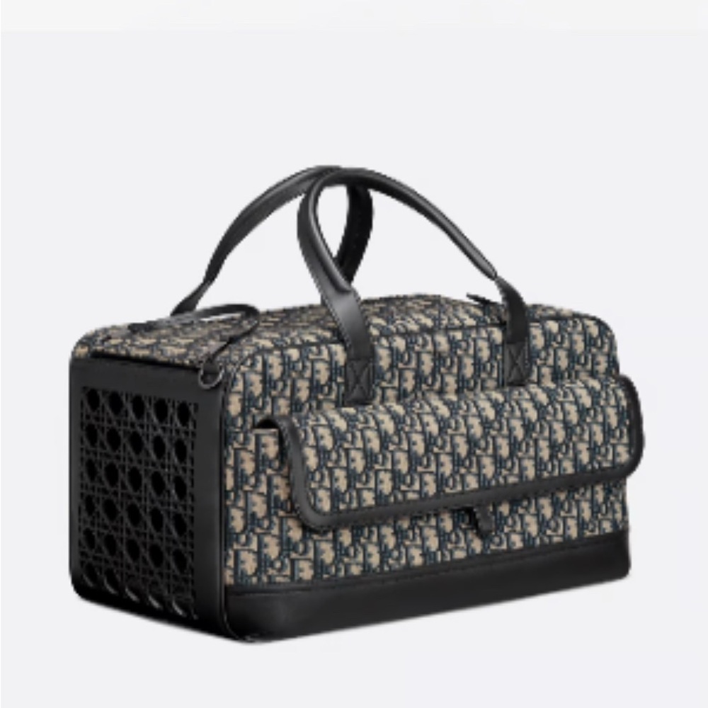 NEW Amazing pet carrier Large zip opening revealing a spacious comp…
